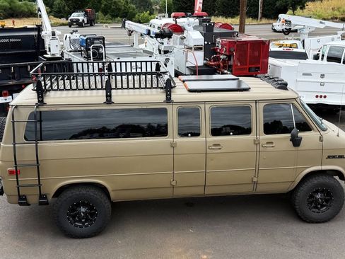 Used 1990 Chevrolet G30 Heavy-Duty Extended Sportvan RWD image 11
