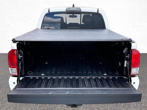 Certified 2017 Toyota Tacoma TRD Sport AWD/4WD image 27