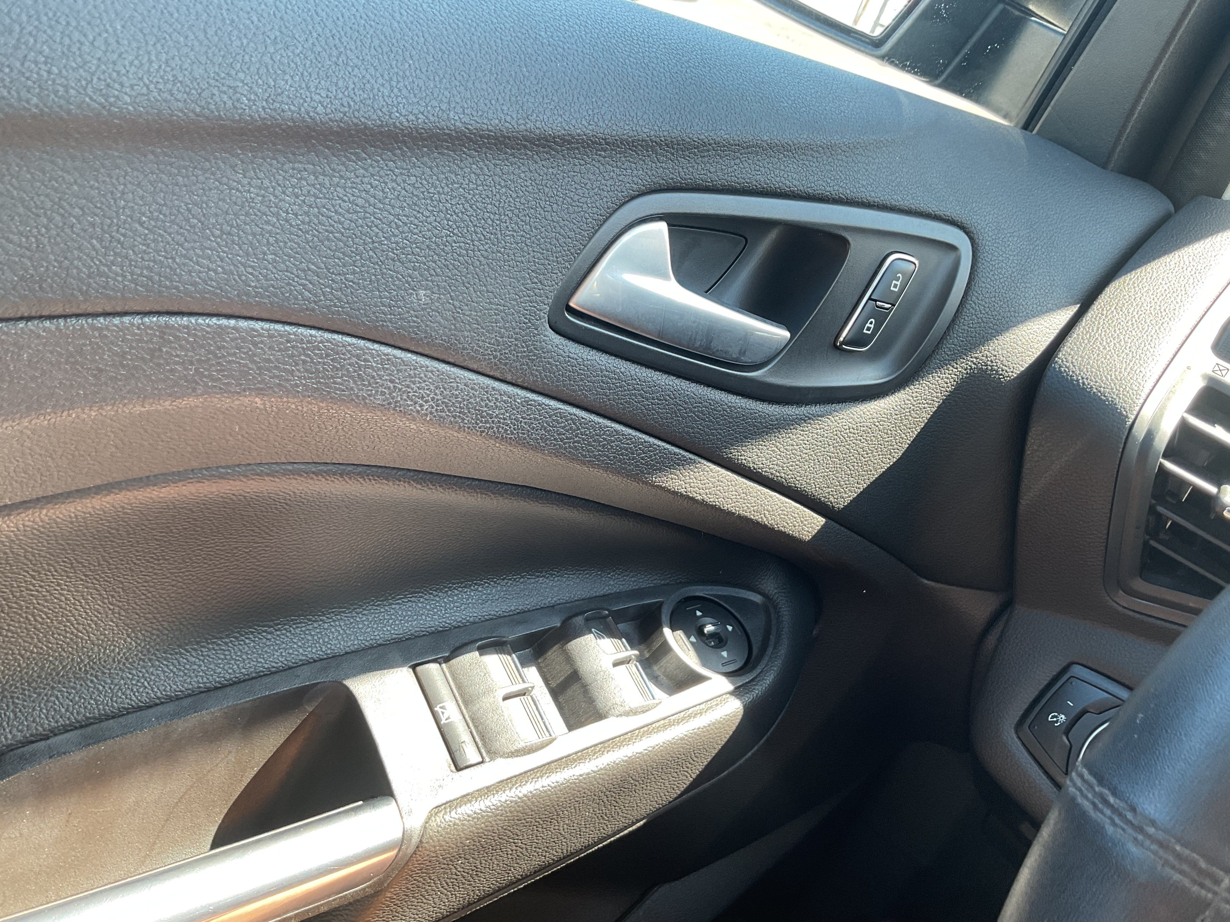 Used 2016 Ford C-MAX SE FWD image 15