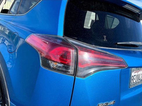 Certified 2018 Toyota RAV4 Limited image 29