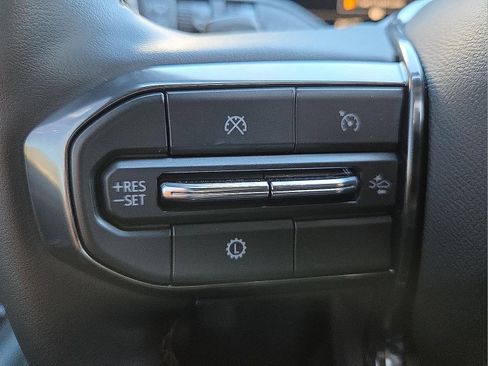 Used 2025 GMC Yukon AT4 w/ AT4 Premium Plus Package image 17