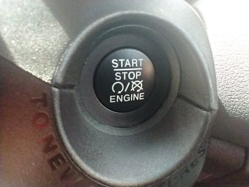 Used 2020 Jeep Renegade Latitude w/ Cold Weather Group image 29