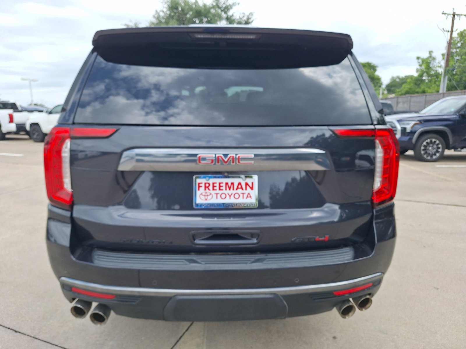 Used 2023 GMC Yukon AT4 w/ AT4 Premium Plus Package AWD/4WD image 5