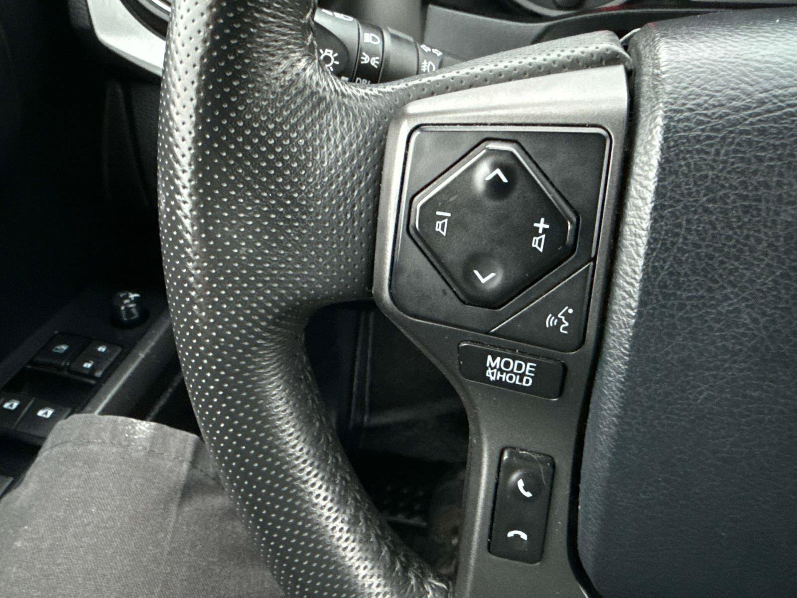 Used 2019 Toyota Tacoma TRD Off-Road w/ Technology Package AWD/4WD image 25