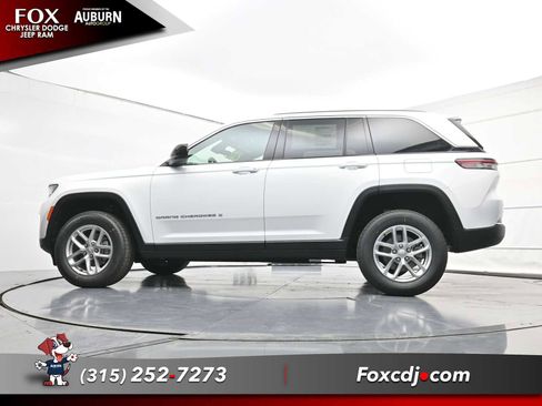 New 2025 Jeep Grand Cherokee Laredo X w/ Luxury Tech Group I image 17