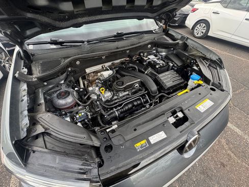 Used 2025 Volkswagen Taos SE image 32