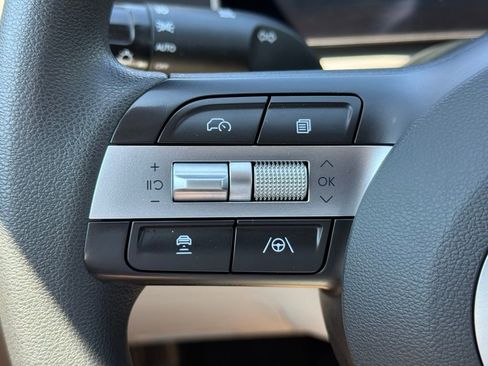 Used 2025 Hyundai Tucson SE image 24