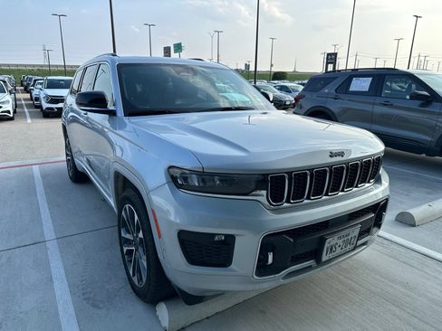 Used 2021 Jeep Grand Cherokee L Overland w/ Luxury Tech Group IV AWD/4WD image 4
