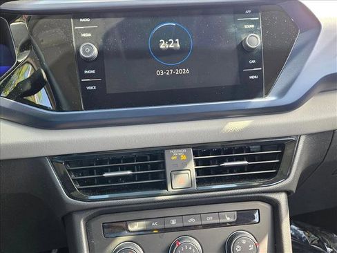 Used 2022 Volkswagen Taos SE image 12