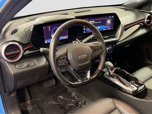 Used 2024 Chevrolet Trax RS w/ Sunroof Package FWD image 9
