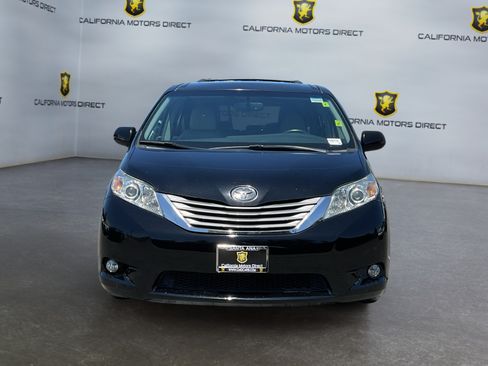 Used 2017 Toyota Sienna XLE w/ XLE Navigation Package FWD image 2