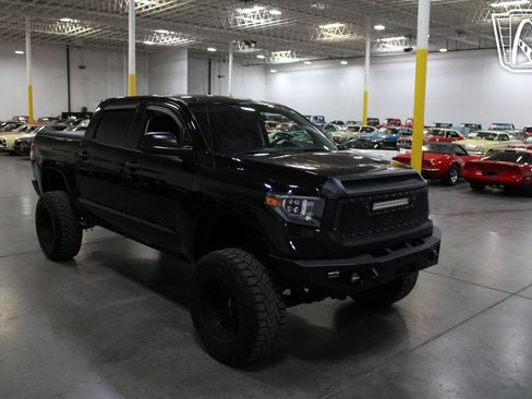 Used 2014 Toyota Tundra SR5 w/ TRD Off Road Package image 12