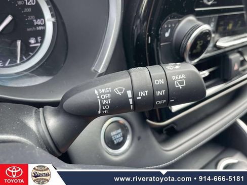Used 2021 Toyota Highlander XLE AWD/4WD image 26