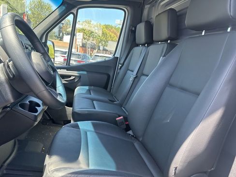 Used 2025 Mercedes-Benz Sprinter 2500 image 10
