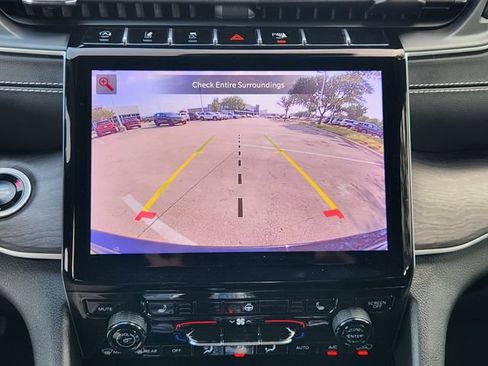 Certified 2024 Jeep Grand Cherokee Limited AWD/4WD image 17