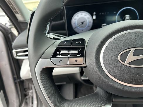 New 2025 Hyundai Elantra Limited image 28