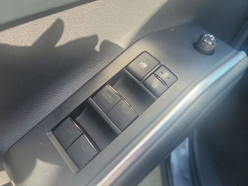 Used 2022 Toyota Highlander XLE image 14