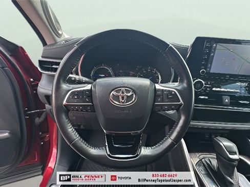 Used 2021 Toyota Highlander Limited image 17