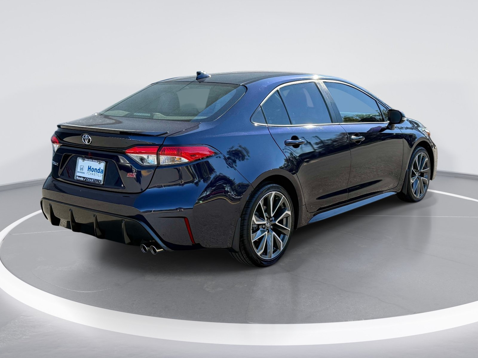 Used 2025 Toyota Corolla SE FWD image 2