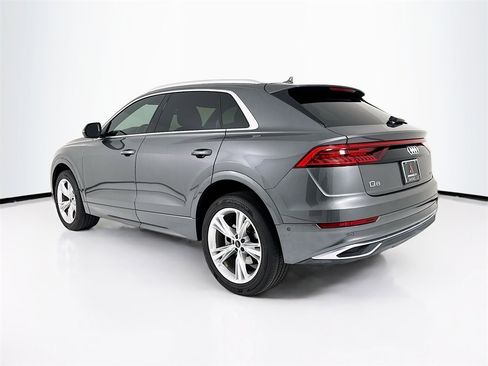 Used 2023 Audi Q8 Premium image 3