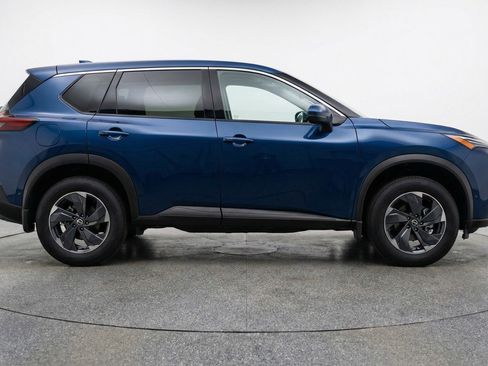 Used 2025 Nissan Rogue SV AWD/4WD image 11