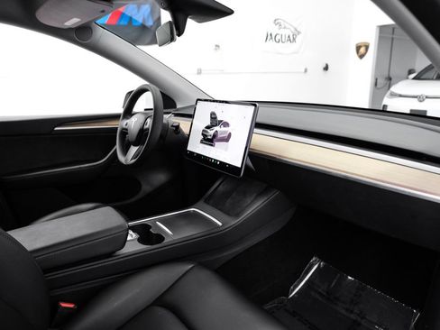 Used 2023 Tesla Model Y Long Range AWD/4WD image 13