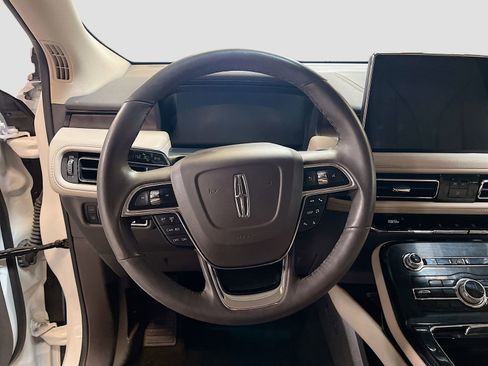 Used 2023 Lincoln Nautilus Reserve image 11