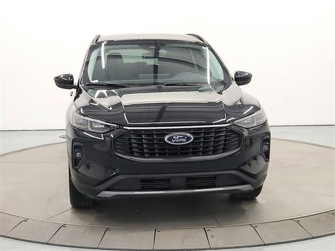 Used 2025 Ford Escape Platinum image 2