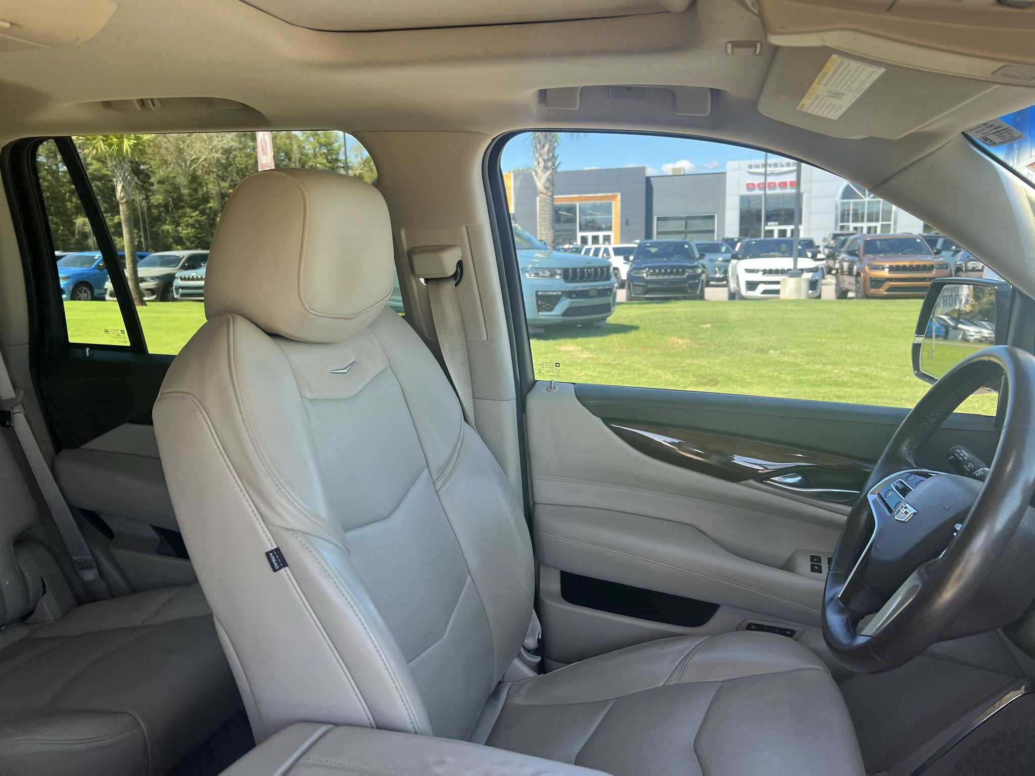 Used 2016 Cadillac Escalade Premium RWD image 16