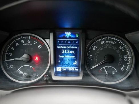 Used 2022 Toyota Tacoma TRD Off-Road w/ TRD Premium Off Road Package AWD/4WD image 25