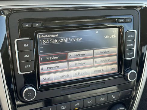 Used 2013 Volkswagen Passat 2.5 SE image 32