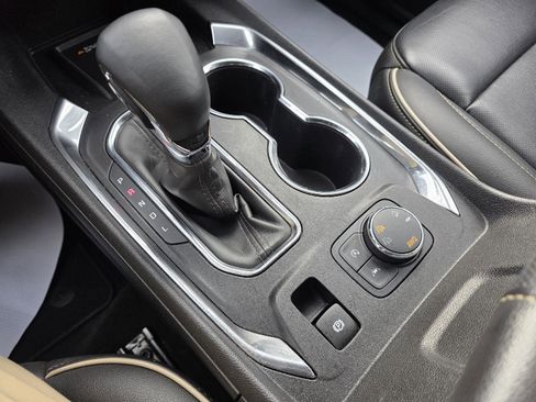 Used 2023 Chevrolet Traverse Premier image 18