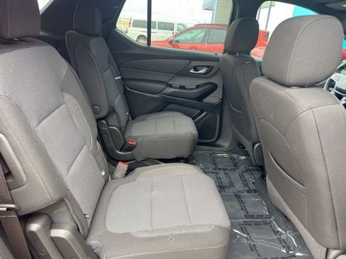 Used 2023 Chevrolet Traverse LT image 17