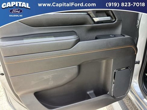 Used 2024 GMC Sierra 2500 AT4 w/ AT4 Preferred Package AWD/4WD image 17