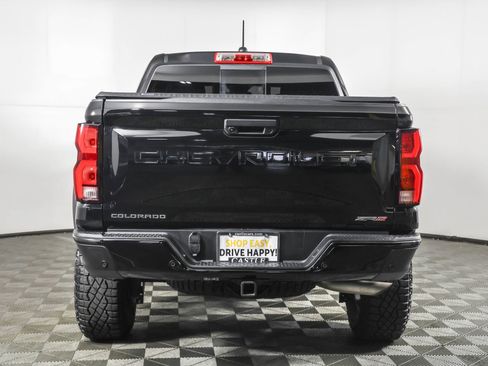 Used 2025 Chevrolet Colorado ZR2 w/ Technology Package AWD/4WD image 16