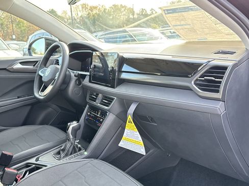 New 2026 Volkswagen Taos SE image 20