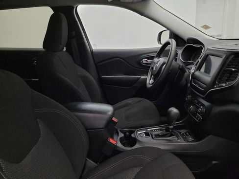 Used 2019 Jeep Cherokee Latitude w/ Popular Appearance Group image 21