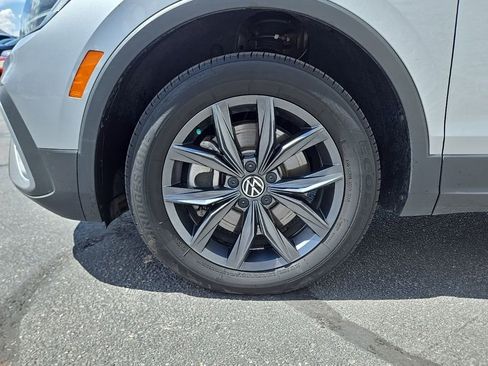 Used 2023 Volkswagen Tiguan SE w/ Panoramic Sunroof Package FWD image 14