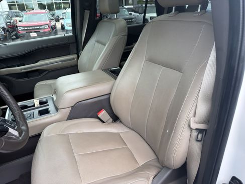 Used 2018 Ford Expedition XLT w/ Equipment Group 202A RWD image 29