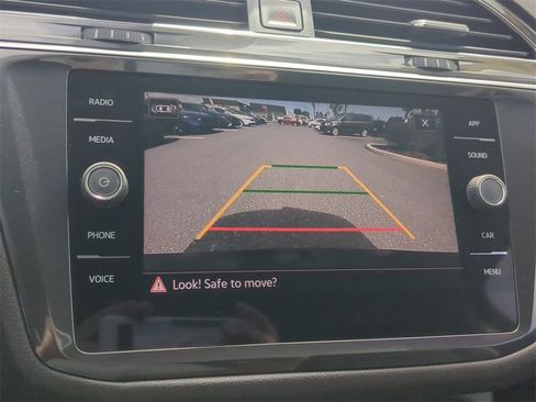 Used 2024 Volkswagen Tiguan SE image 25