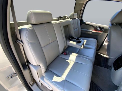 Used 2014 GMC Sierra 2500 SLT w/ Suspension Package, Off-Road AWD/4WD image 19