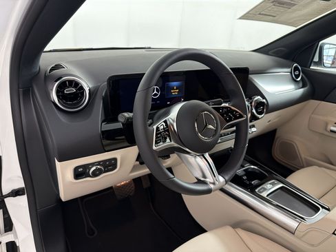 Used 2026 Mercedes-Benz GLA 250 4MATIC image 4