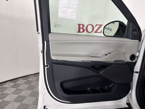 New 2025 Lincoln Navigator Reserve image 16