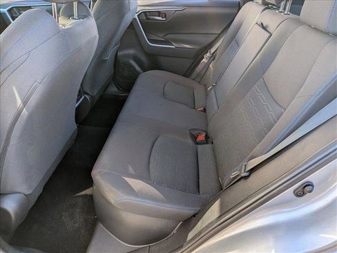 Used 2022 Toyota RAV4 SE image 18