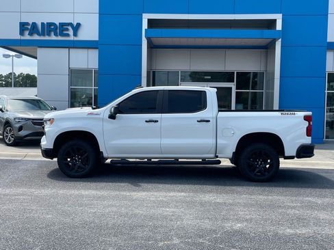 Used 2025 Chevrolet Silverado 1500 LT Trail Boss w/ LT Trail Boss Premium Package AWD/4WD image 2