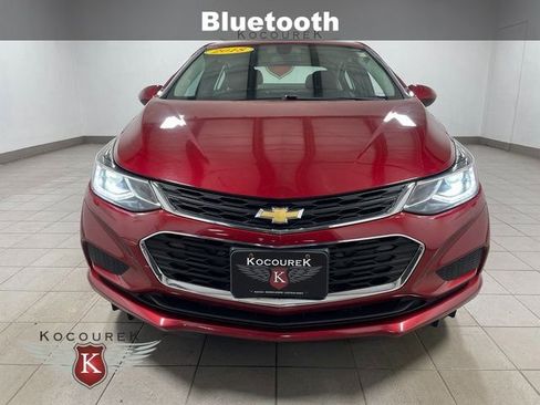 Used 2018 Chevrolet Cruze LT w/ LT Convenience Package FWD image 2