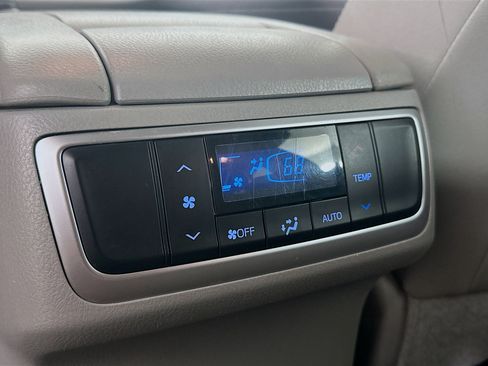 Used 2018 Toyota Highlander XLE FWD image 29