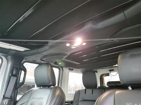 Used 2023 Jeep Wrangler Unlimited Sahara w/ Cold Weather Group image 20