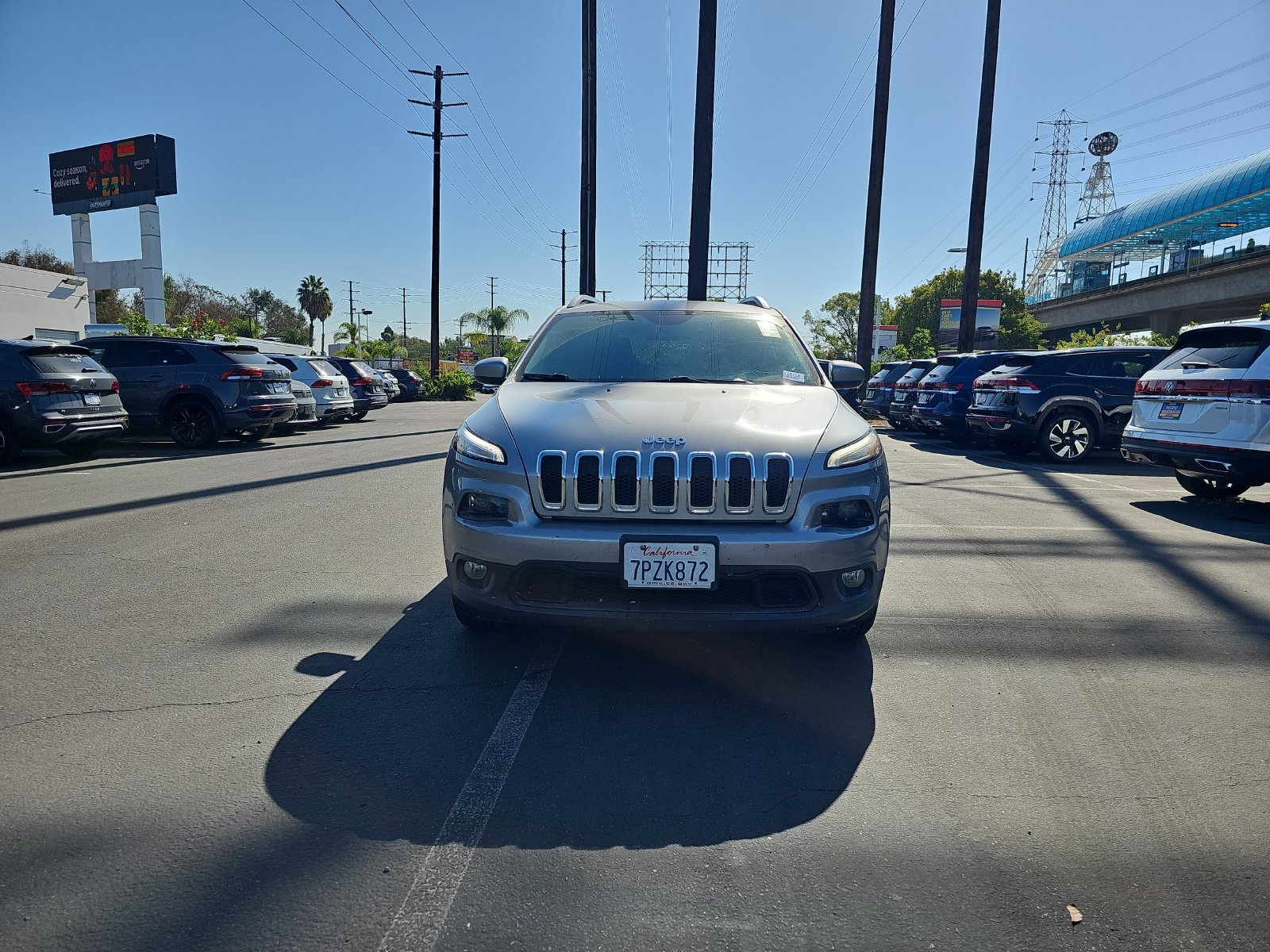 Used 2016 Jeep Cherokee Latitude FWD image 2