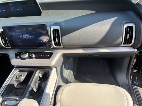 New 2025 Ford Expedition Active image 20